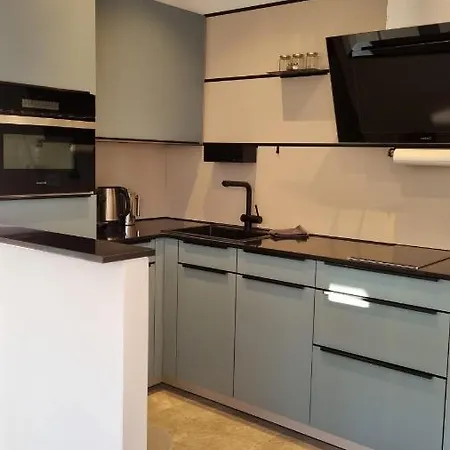 70 Qm Grosses Apartment Mit Fuer Hunde Geeignetem Garten Zwischen Potsdam Und Berlin *